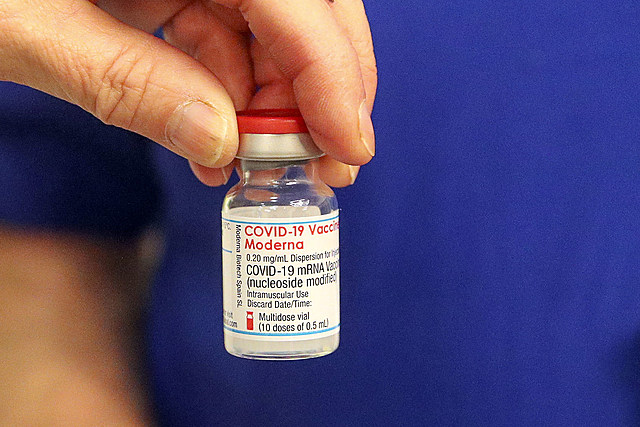US Health Officials Recommend Booster Shot of Moderna COVID-19 Vaccine